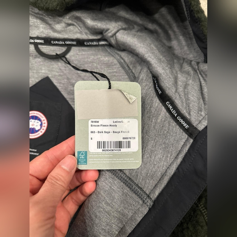 NWT Canada Goose Simcoe Oversized Hoodie Pile Fleece Dark Sage Size Small - Picture 4 of 12